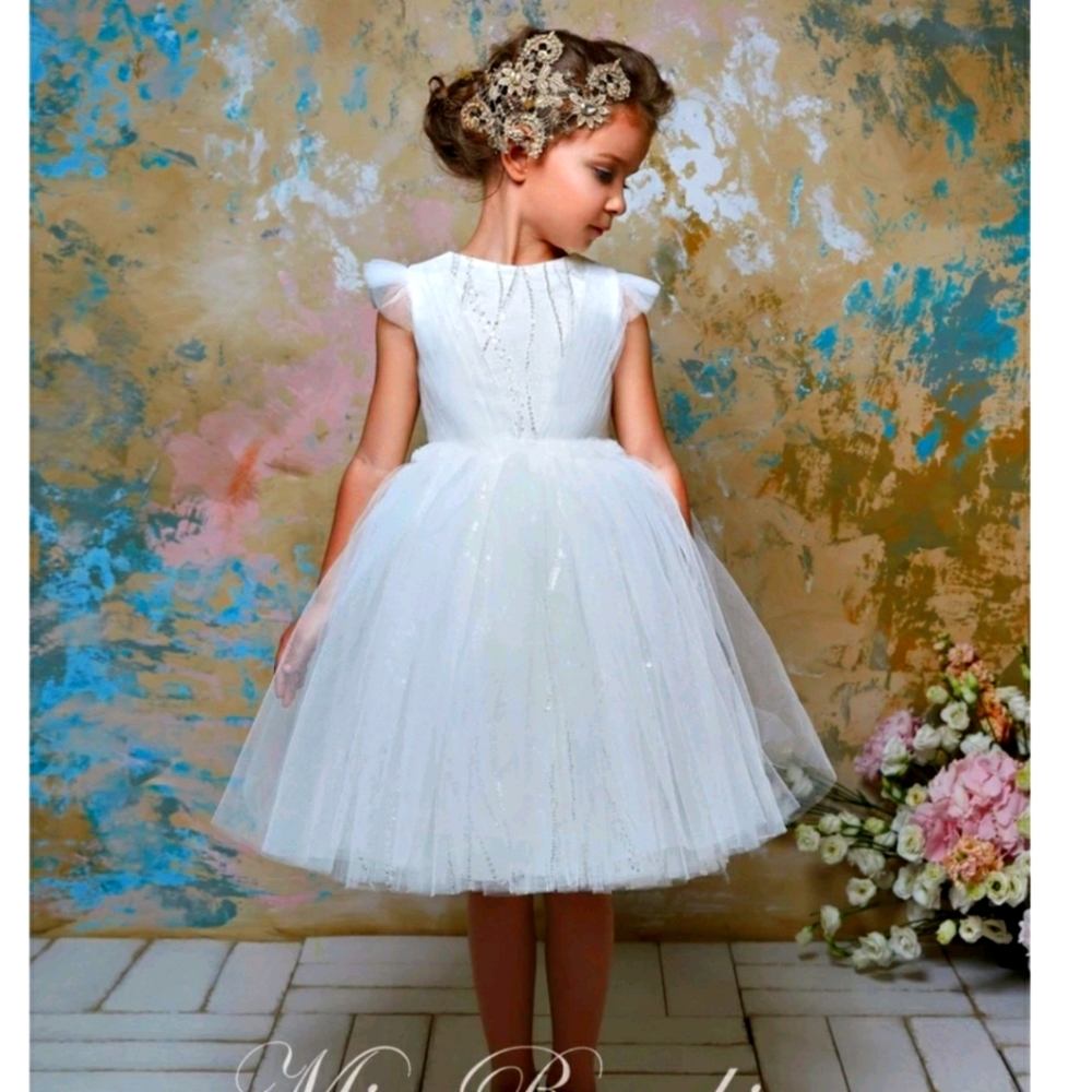 Little girl white dress size 5T-6. Brand new!